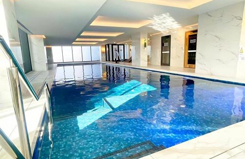Box Hill Apartment | Light luxury hotel-style suite in the core of Box Hill, with everything you need for dining and entertainment downstairs