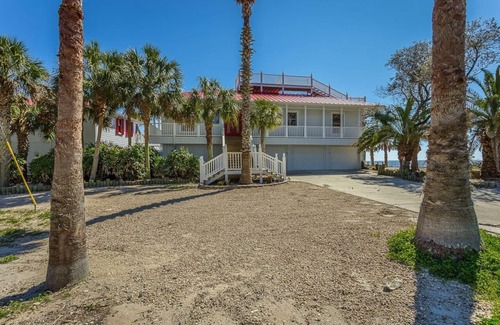 Carrabelle House | Lighthouse Beach is located on Carrabelle Beach! Beautiful Sunrises and Sunsets
