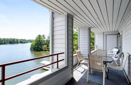 Lake Delton Apartment | Lighthouse Cove Condo Resort 217 - Lakeside Memories