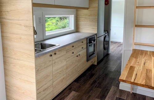 Western Head House | Lighthouse Tiny Home - Surf Western Head