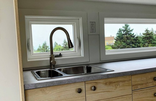 Western Head House | Lighthouse Tiny Home - Surf Western Head