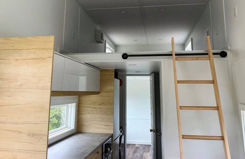 Western Head House | Lighthouse Tiny Home - Surf Western Head