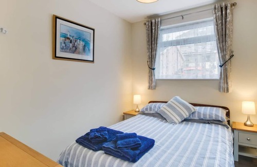 Mumbles Ski Chalet | Lighthouse View in the beautiful Swansea