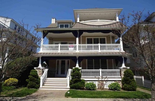North End Condo | Like New Luxurious North End Cottage Beach Block
