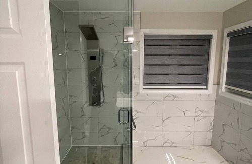 Whitby House | LikeHome - 3 Bedroom House n5mins from Highway 401, Train station & Downtownn