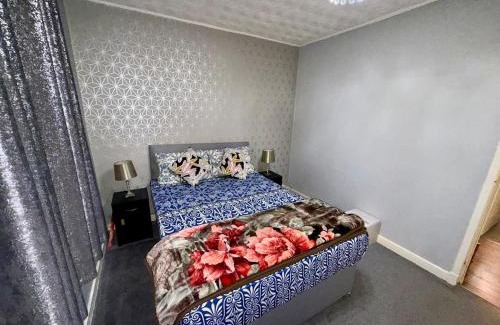 Pollokshaws Apartment | Likewise Modern Two bedrooms Home for 4 in Glasgow Area