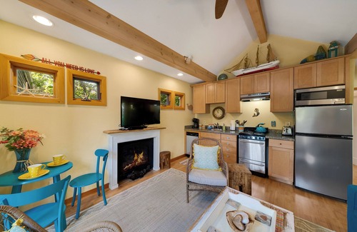 Manzanita House | Lil Love Shack-30+stay. Adorable beach house 1 1/2 blocks to beach, Dog ok