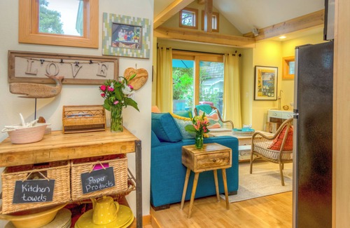 Manzanita House | Lil Love Shack-30+stay. Adorable beach house 1 1/2 blocks to beach, Dog ok