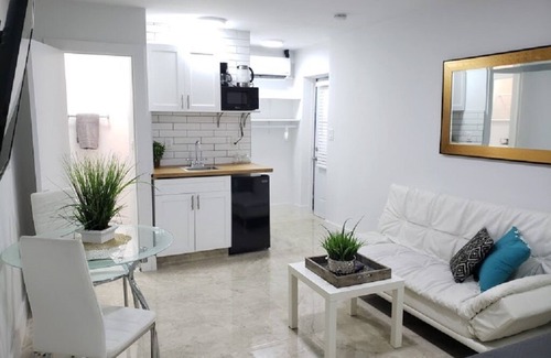 Lake Ridge Apartment | Lil' n' Cozy Studio ❤ Near FLL Beach, Las Olas Shops & Nightlife