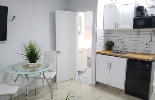 Lake Ridge Apartment | Lil' n' Cozy Studio ❤ Near FLL Beach, Las Olas Shops & Nightlife