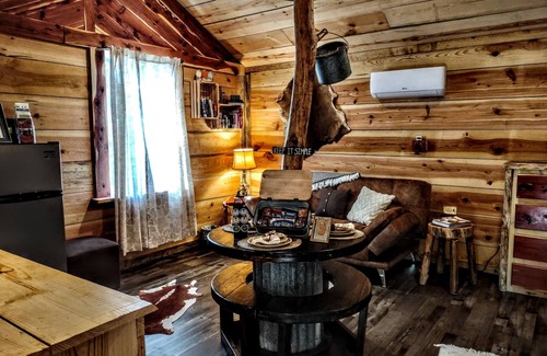 Caddo Gap Cabin | Lil' Rustic Retreat w/Hot Tub Near Little Missouri Falls and Caddo River