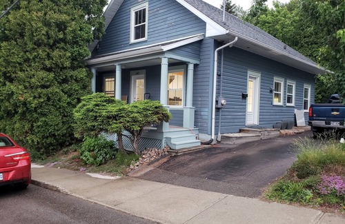 Chicoutimi House | LiLi Rose, entire house, 4 bedrooms, 2 bathrooms, downtown