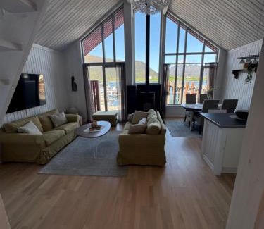 Vestvagøy Apartment | Lilleeideholmen Sjohusutleie