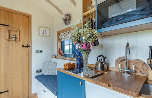Redmile Cottage | Lillie's Shepherd Hut - UK50230