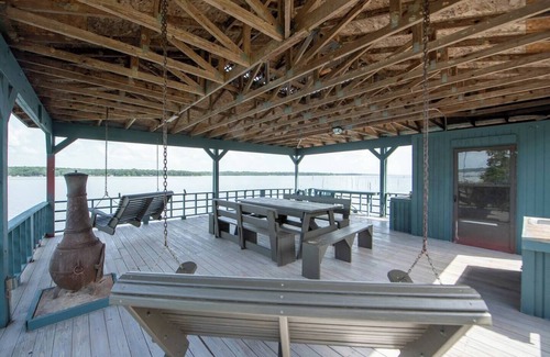 Yantis House | Lily Pad Lake House @ Lake Fork