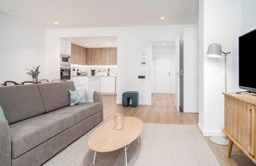 Collblanc y La Torrassa Apartment | Limehome Barcelona Plaça Pirineus