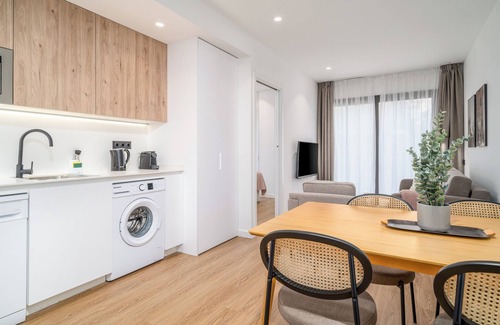 Collblanc y La Torrassa Apartment | Limehome Barcelona Plaça Pirineus