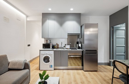Embajadores Apartment | Limehome Madrid Calle de Santa Ana