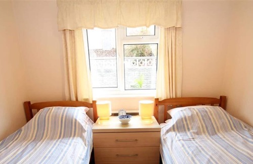Mumbles Ski Chalet | Limeslade Drive in the beautiful Swansea