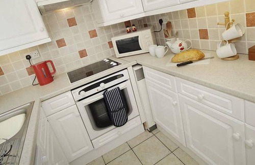 Mumbles Ski Chalet | Limeslade Drive in the beautiful Swansea