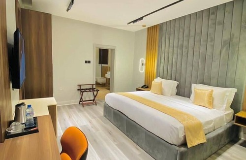 Lekki Phase 1 Hotel | Limewood Villa