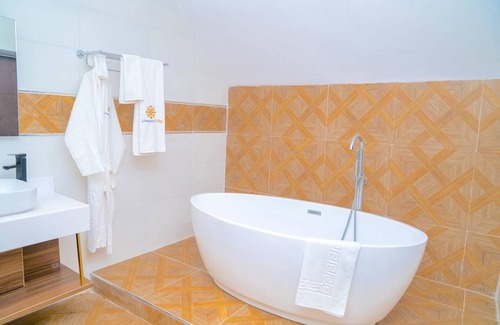Lekki Phase 1 Hotel | Limewood Villa