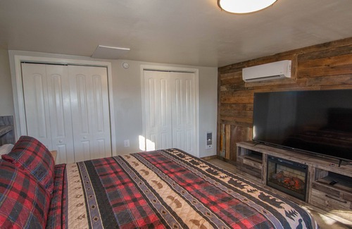 West Jefferson Cottage | Limited Time - $99 /Night - On the Blue Ridge Parkway - Views - Hiking - Boone - West Jefferson