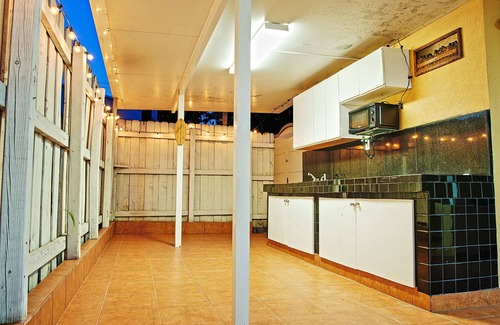 Southwest House | Limited time deal! TIKI HUT + POOL 4 BR Coastal Cottage- Dream Vacation