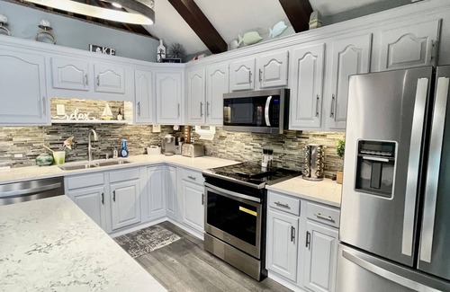 Smyrna House | Lincoln Lake Paradise with Tiki Bar & Hot Tub