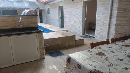 Itanhaem House | Linda casa Edícula "fundos do terreno" com piscina