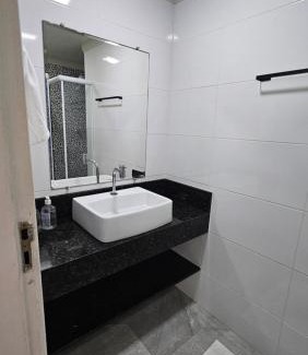 Vila Julia Apartment | Lindo apartamento reformado a duas quadras da praia da Enseada