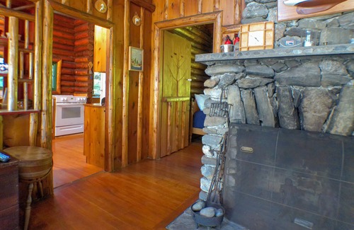 East Boothbay Cabin | Linekin Log Cabin: Dog-Friendly Log Cabin with Private Deep-Water Dock & Bay Views!