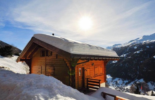 St. Luc Ski Chalet | Linen is not included in the service. We provide, if desired, linen packages including bed linen, ba