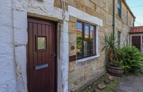 Hinderwell Cottage | LION COTTAGE, family friendly, with a garden in Hinderwell