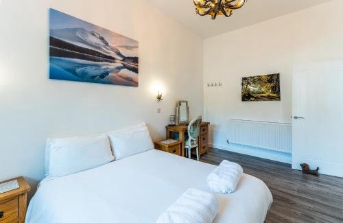 Newark upon Trent House | LIONHEART LARGE LUXURY ACCESSIBLE LODGE - Sleeps 12 ,Dog Friendly,Near Sherwood Forest at Fairview Farm Nottingham great for Family Gatherings ,Groups ,Parties