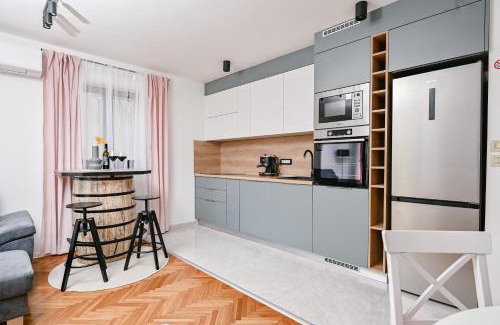 Cikovici Apartment | Liori apartment