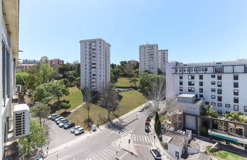 Olivais Bed & Breakfast | Lisbon Airport Earth by Homing