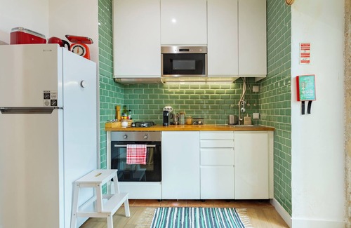 Pena Apartment | Lisbon Private Terrace APT (w/BBQ) w/AC and Private Entrance - 10min City Center