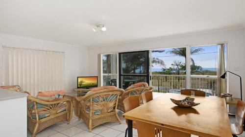 Woorim House | LISTEN TO THE SURF from Rickman Pde, Woorim