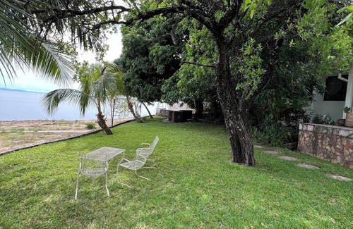 Siavonga House | Little Bali - your beachfront holiday home away from home.