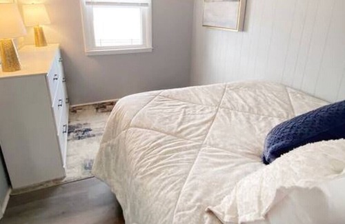 Colchester Cabin | Little camp w/ Private Beach, Beach Toys & Large Yard
