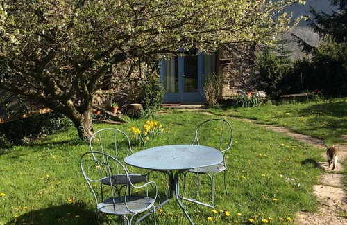 Le Monastier-Pin-Mories House | Little country cottage on the sides of the aubrac highland. warm welcome.