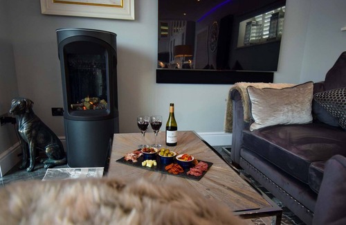 West Laroch Cottage | Little Fox Lodge Hideaway - sleeps 2 guests in 1 bedroom