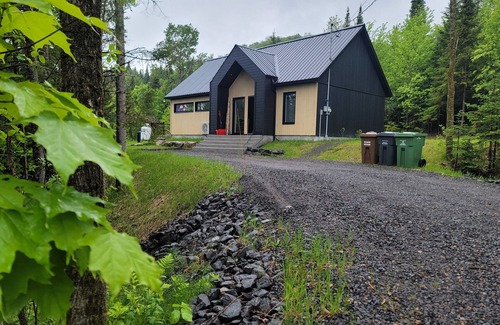 Saint-Faustin-Lac-Carre Cottage | Little Home Box in the wilderness surrounded by ski resorts and hiking mountains