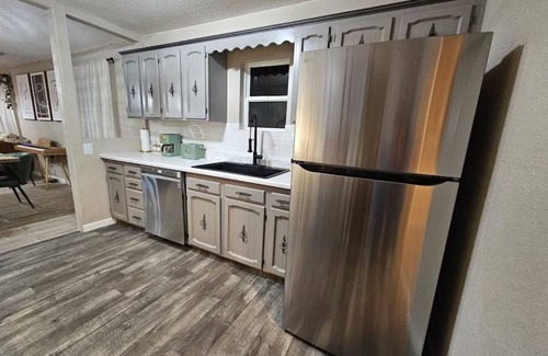 Visalia House | Little House on the Water