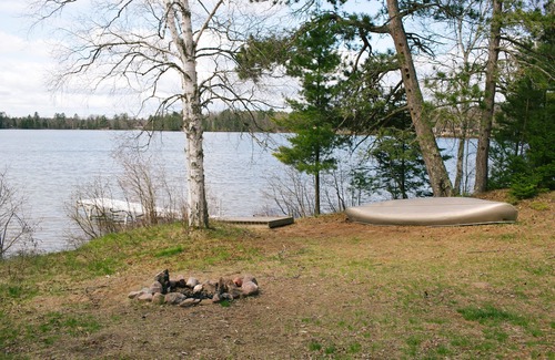 Upper Peninsula Michigan Cabin | Little Lake Cottage in Gwinn:Upper Peninsula Beauty in Every Leaf