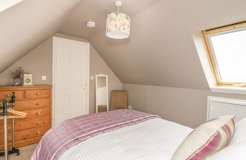 Forfar Cottage | LITTLE LOCHLAIR, pet friendly, character holiday cottage in Forfar