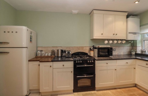 Upton St. Leonards Cottage | LITTLE NOO, family friendly, with open fire in Gloucester