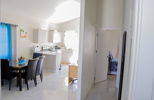 Discovery Bay House | Little Paradise