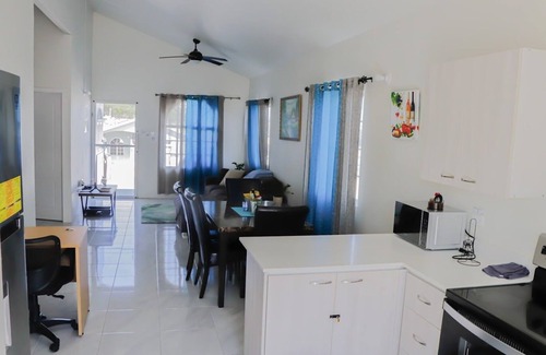 Discovery Bay House | Little Paradise